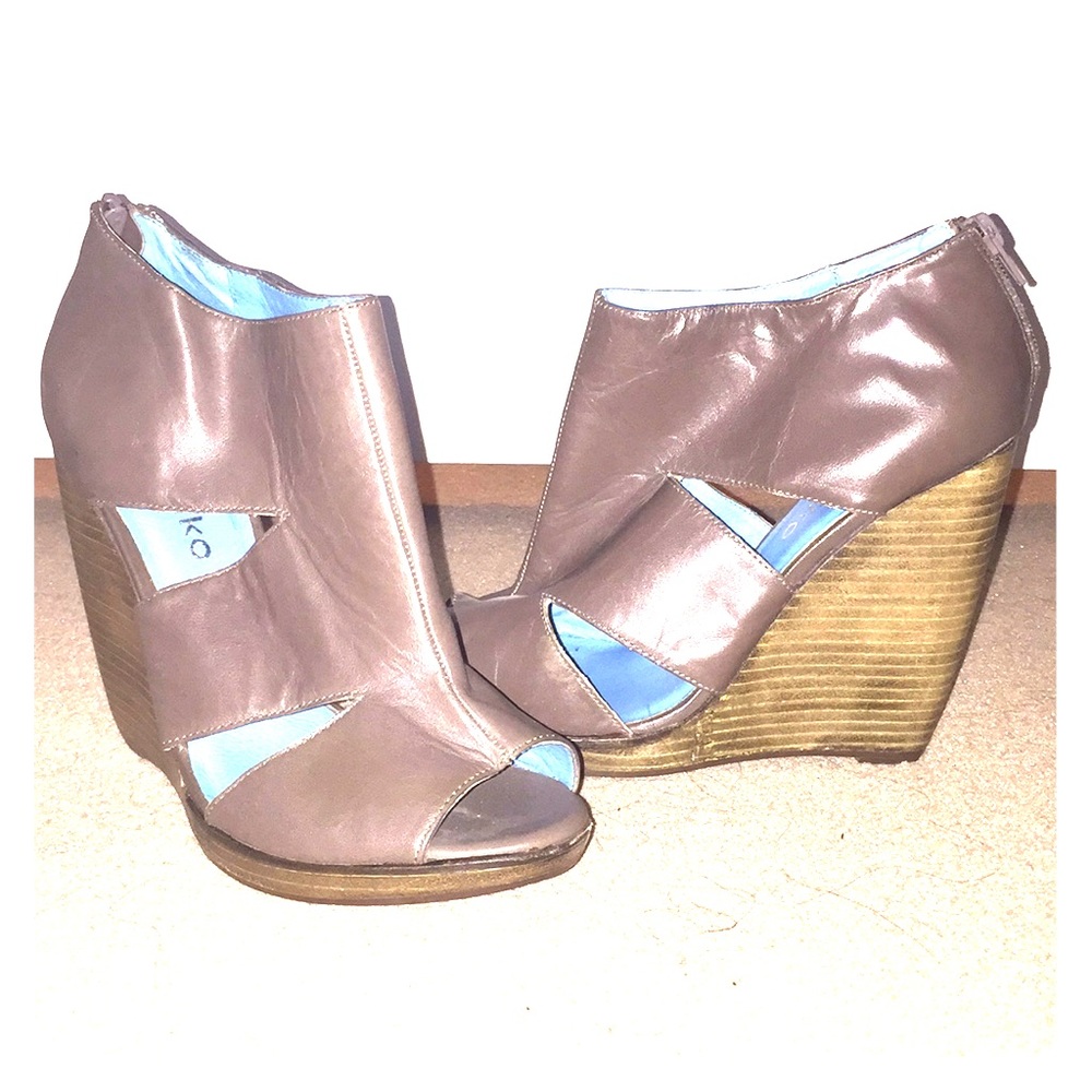 8.5 Matiko grey and aqua wedges